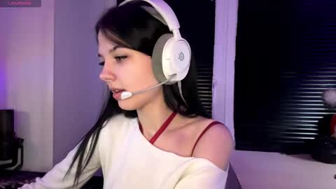 Snapshot of roxiepiurkowski chatting on November 27, 3:14 pm Hana online show from November 27, 3:14 pm