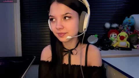 Snapshot of roxiepiurkowski chatting on November 28, 3:25 pm Hana online show from November 28, 3:25 pm