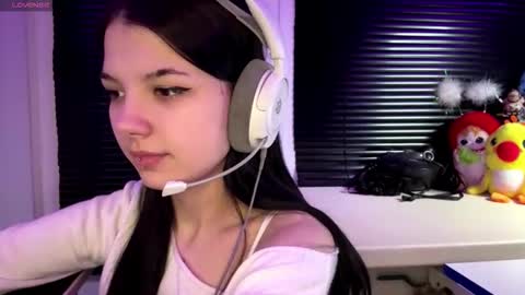 Snapshot of roxiepiurkowski chatting on November 30, 3:27 pm Hana online show from November 30, 3:27 pm