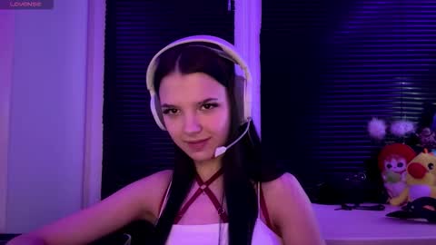 Snapshot of roxiepiurkowski chatting on December 3, 3:21 pm Hana online show from December 3, 3:21 pm