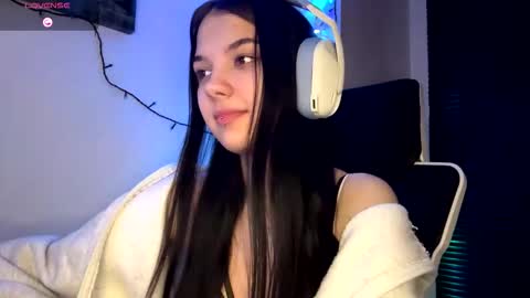 Snapshot of roxiepiurkowski chatting on February 24, 4:38 pm Hana online show from February 24, 4:38 pm