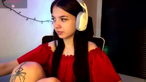 Snapshot of roxiepiurkowski chatting on February 25, 4:16 pm Hana online show from February 25, 4:16 pm