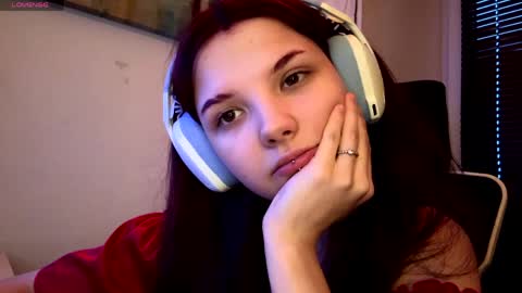Snapshot of roxiepiurkowski chatting on April 1, 2:36 pm Hana online show from April 1, 2:36 pm
