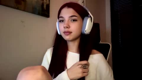 Snapshot of roxiepiurkowski chatting on April 13, 4:12 pm Hana online show from April 13, 4:12 pm