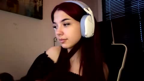 Snapshot of roxiepiurkowski chatting on April 15, 3:41 pm Hana online show from April 15, 3:41 pm