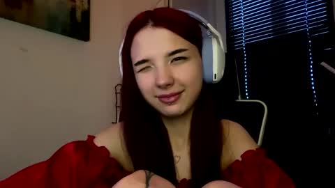 Snapshot of roxiepiurkowski chatting on April 16, 3:35 pm Hana online show from April 16, 3:35 pm