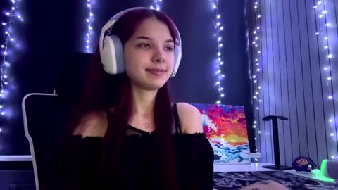 Snapshot of roxiepiurkowski chatting on June 3, 4:12 pm Hana online show from June 3, 4:12 pm