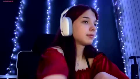Snapshot of roxiepiurkowski chatting on June 7, 3:05 pm Hana online show from June 7, 3:05 pm