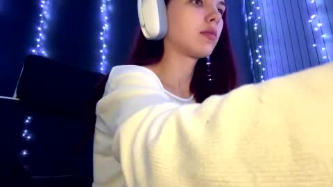 Snapshot of roxiepiurkowski chatting on June 10, 3:11 pm Hana online show from June 10, 3:11 pm