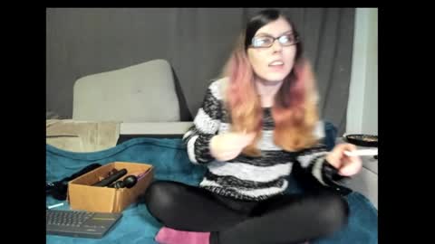 roxihazeleyes online show from January 18, 6:56 am