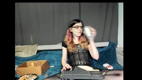 roxihazeleyes online show from January 18, 8:19 pm