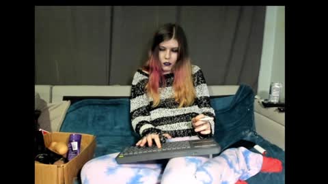 roxihazeleyes online show from January 22, 9:21 pm