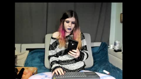 roxihazeleyes online show from January 23, 12:25 am