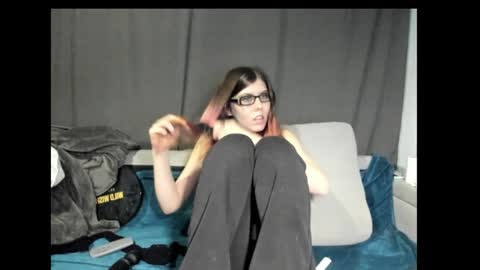 roxihazeleyes online show from January 24, 3:43 am