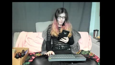 roxihazeleyes online show from January 26, 6:27 pm