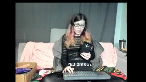 roxihazeleyes online show from January 26, 9:29 pm