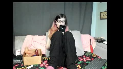roxihazeleyes online show from January 28, 10:34 am