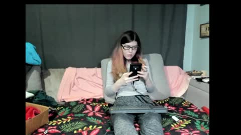 roxihazeleyes online show from January 29, 1:05 am