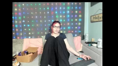 roxihazeleyes online show from February 27, 4:09 am