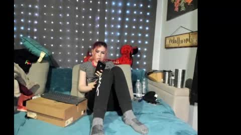 roxihazeleyes online show from September 12, 7:08 am