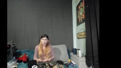 roxihazeleyes online show from December 2, 5:02 am