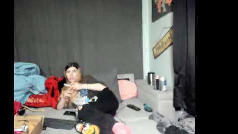 Snapshot of roxihazeleyes chatting on February 12, 7:25 am roxihazeleyes online show from February 12, 7:25 am