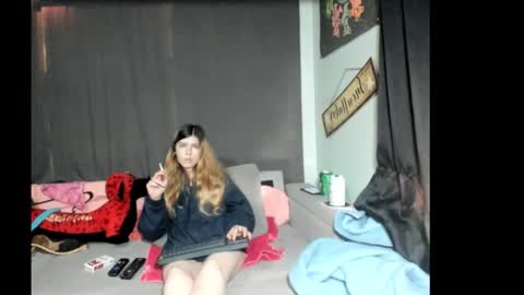 Snapshot of roxihazeleyes chatting on February 16, 10:39 pm roxihazeleyes online show from February 16, 10:39 pm