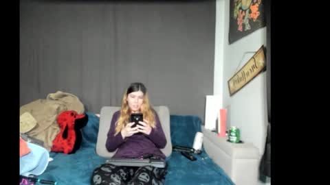 Snapshot of roxihazeleyes chatting on February 20, 4:53 am roxihazeleyes online show from February 20, 4:53 am