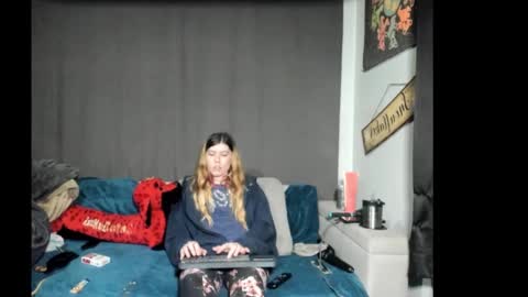 Snapshot of roxihazeleyes chatting on February 23, 3:15 am roxihazeleyes online show from February 23, 3:15 am