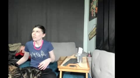 Snapshot of roxihazeleyes chatting on March 1, 3:30 am roxihazeleyes online show from March 1, 3:30 am