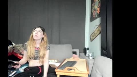 Snapshot of roxihazeleyes chatting on March 2, 4:14 am roxihazeleyes online show from March 2, 4:14 am