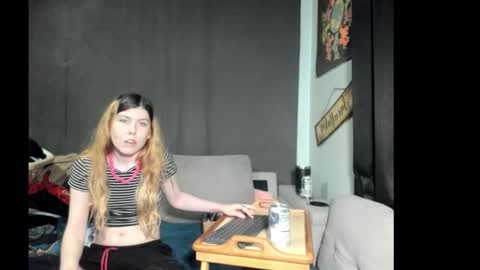 Snapshot of roxihazeleyes chatting on March 2, 5:08 am roxihazeleyes online show from March 2, 5:08 am