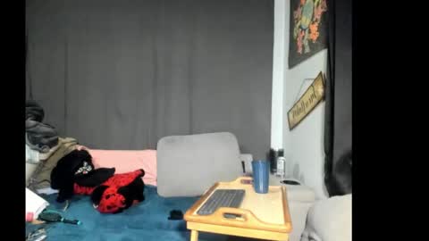 Snapshot of roxihazeleyes chatting on March 3, 6:19 am roxihazeleyes online show from March 3, 6:19 am