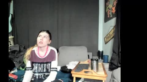 Snapshot of roxihazeleyes chatting on March 4, 4:13 pm roxihazeleyes online show from March 4, 4:13 pm