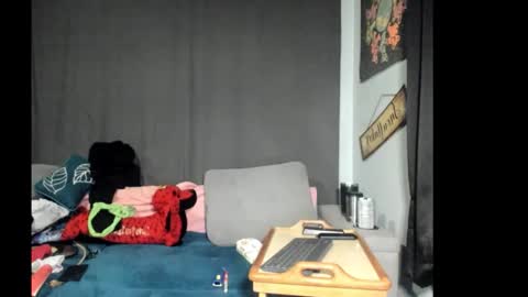 Snapshot of roxihazeleyes chatting on March 5, 5:03 am roxihazeleyes online show from March 5, 5:03 am