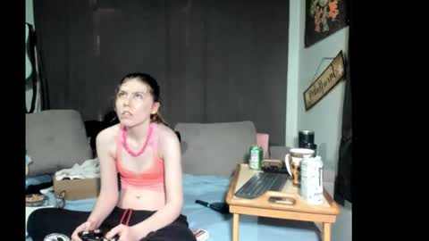 Snapshot of roxihazeleyes chatting on March 6, 6:48 pm roxihazeleyes online show from March 6, 6:48 pm