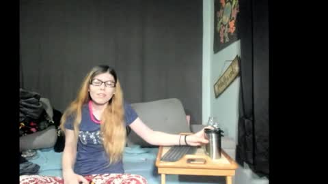 Snapshot of roxihazeleyes chatting on March 8, 9:13 am roxihazeleyes online show from March 8, 9:13 am