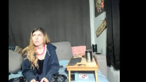 Snapshot of roxihazeleyes chatting on March 12, 5:46 am roxihazeleyes online show from March 12, 5:46 am