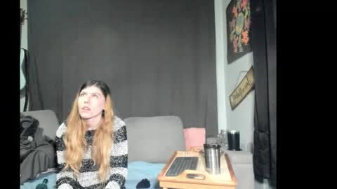 Snapshot of roxihazeleyes chatting on March 13, 2:01 pm roxihazeleyes online show from March 13, 2:01 pm