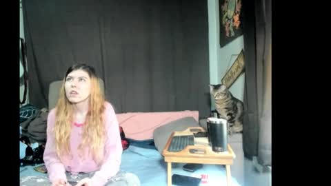 Snapshot of roxihazeleyes chatting on March 15, 2:01 pm roxihazeleyes online show from March 15, 2:01 pm