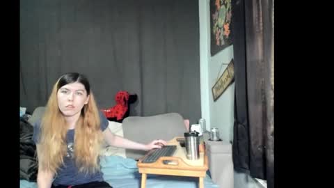 Snapshot of roxihazeleyes chatting on March 20, 2:22 pm roxihazeleyes online show from March 20, 2:22 pm