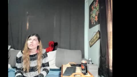 Snapshot of roxihazeleyes chatting on March 21, 8:12 pm roxihazeleyes online show from March 21, 8:12 pm