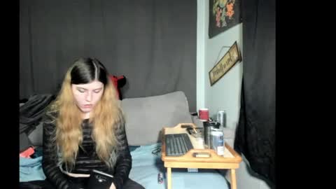 roxihazeleyes online show from May 8, 3:34 am