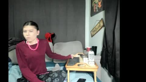 roxihazeleyes online show from May 11, 12:38 am