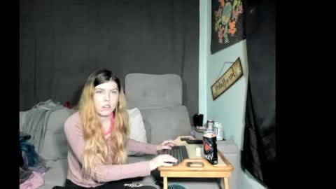 roxihazeleyes online show from May 24, 4:06 am