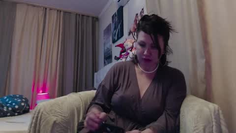 Snapshot of roxolanaa_sexy chatting on December 3, 2:15 pm ROXOLANAA SEXY online show from December 3, 2:15 pm