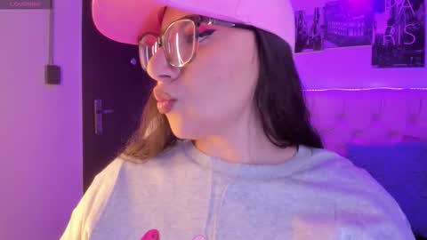 Roxanne Bail online show from February 12, 2:50 am