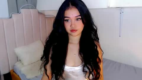 Snapshot of roxxy_blossom chatting on September 14, 3:27 am roxxy_blossom online show from September 14, 3:27 am