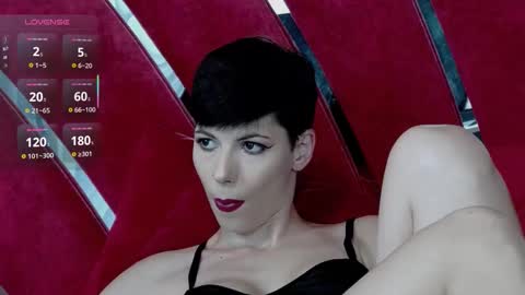 Snapshot of roxxy_rouge chatting on October 17, 4:42 pm Roxy online show from October 17, 4:42 pm