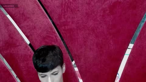 Snapshot of roxxy_rouge chatting on October 25, 4:35 pm Roxy online show from October 25, 4:35 pm